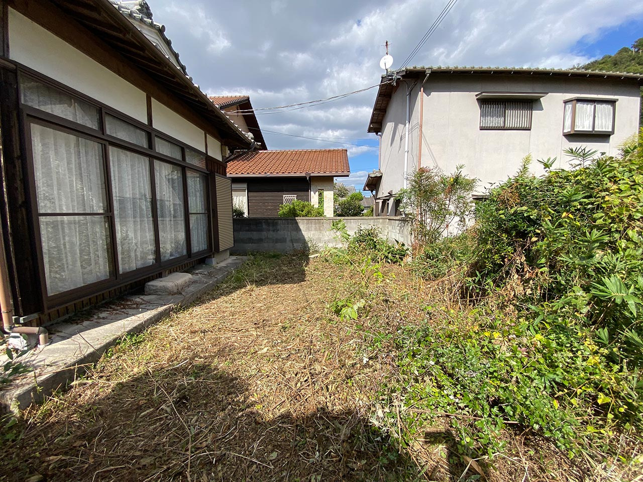 空き家管理　草刈り　剪定　施工完了