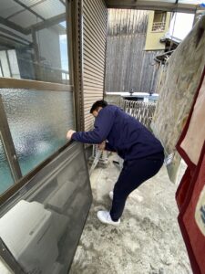 高齢者見守りサービス：網戸調整